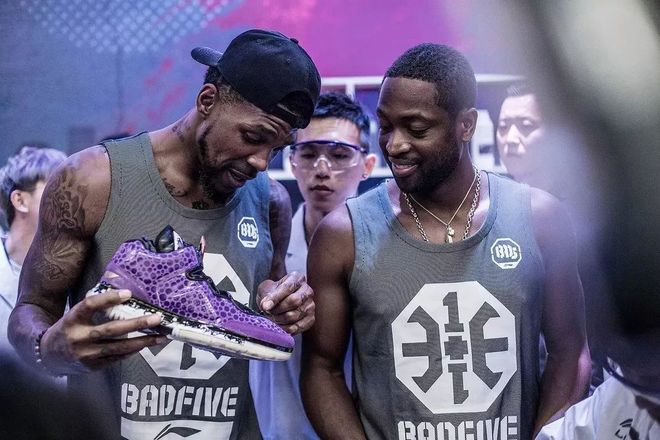 夏窗转会标王坑惨米兰：3700万先生低效，缺乏9号问题更严重了（米兰被夏窗标王拖累：3700万引援低迷，9号位空缺雪上加霜）