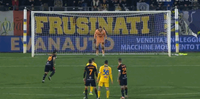 邮报：布莱顿等多家英超俱乐部有意在冬窗租借贡萨洛·加西亚（邮报称：布莱顿等多支英超球队有意在冬季转会期租借贡萨洛·加西亚）