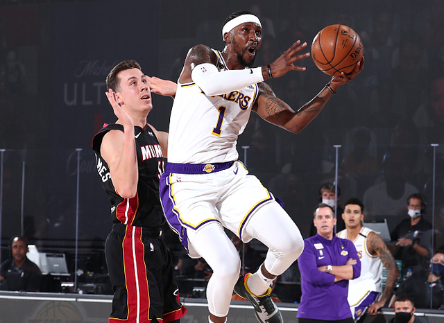 埃斯特旺经纪人：我们连续4年和巴萨谈转会，但对方财政困难（埃斯特旺经纪人：与巴萨四年洽谈转会受阻，因其财务吃紧）