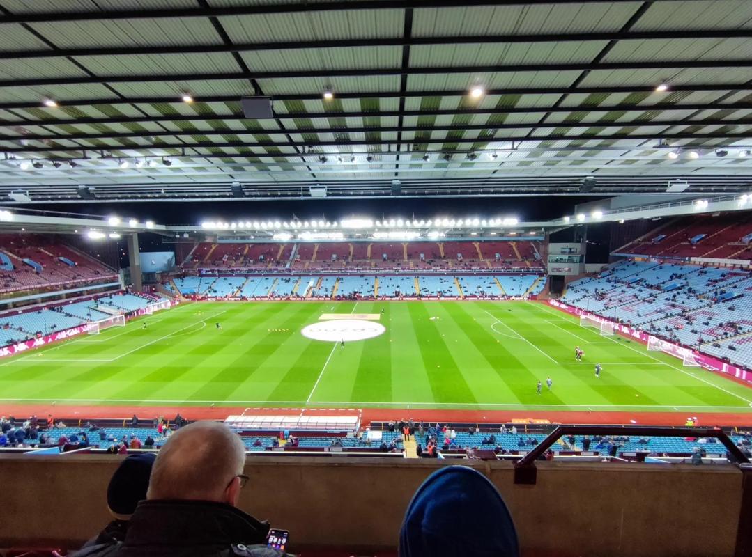 都体：佛罗伦萨球迷说DV9是“吉普赛人”，俱乐部被罚款2万欧（都体：佛罗伦萨球迷辱称DV9为“吉普赛人”，俱乐部遭罚2万欧）