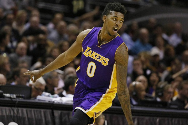 快船末节防守稳定，数据表现突出（快船末节防线稳固，数据抢眼）