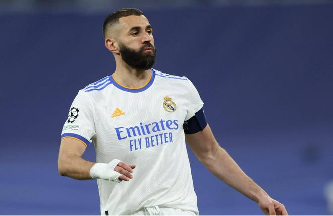 记者：赫伊森等5名后卫缺席皇马训练，阿森西奥遭遇病毒感染（据记者报道，皇马训练赫伊森等5名后卫缺席，阿森西奥感染病毒）