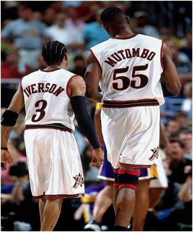 半场三分22中2！科尔：我们有很多优秀射手，命中率总会正常的（半场三分22投仅2中，科尔：我们射手多，命中率会回归正常）